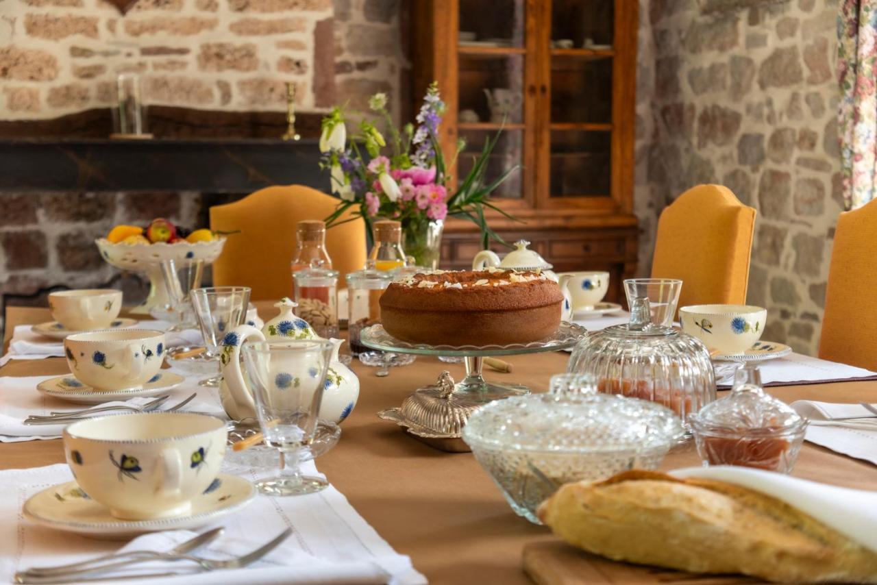 La Demeure Du Comte Bed & Breakfast Marcillac-Vallon Екстериор снимка